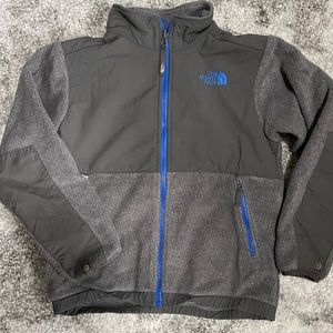 North face boys jacket I’m grey with blue trim